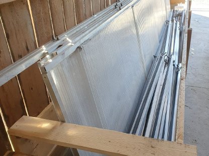 Hubfenster und Holzverschalung