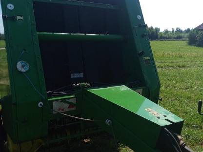 Bild 6:Rundballenpresse John Deere 545