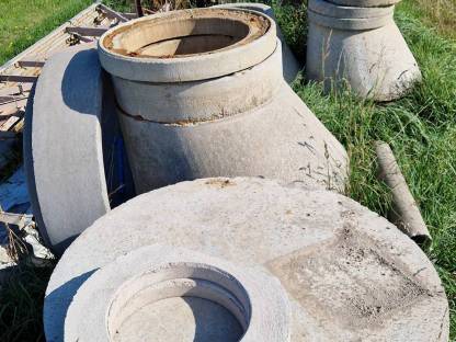 Bild 4:Kanalrohre, Konusringe, Kanaldeckel, Betonrohre