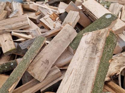 Bild 5:Lohnschneiden Brennholz