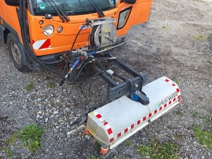 Bild 3:Multicar M30H mit Heatweed Unkrautbekämpfungsanlage