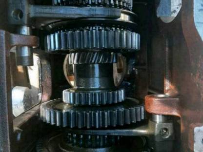 Bild 2:Getriebeteile Steyr Plus 70-1.200