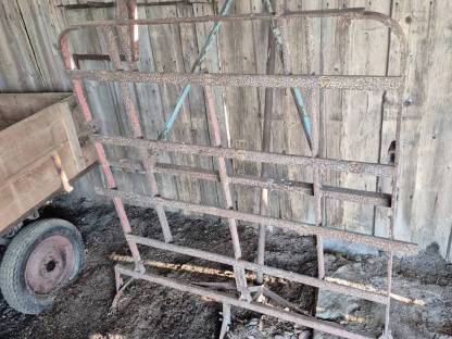 Bild 2:Verkaufe alte Metallrahmen Gestell