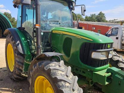 John Deere 5820