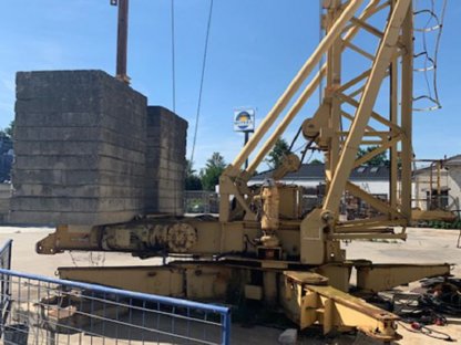 Bild 5:Baukran Potain mit Transportachsen, Turmdrehkran, Hochkran, Modell 350A