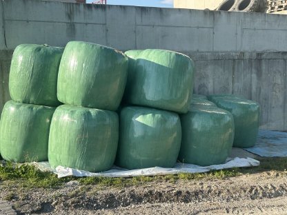 Siloballen und Heuballen