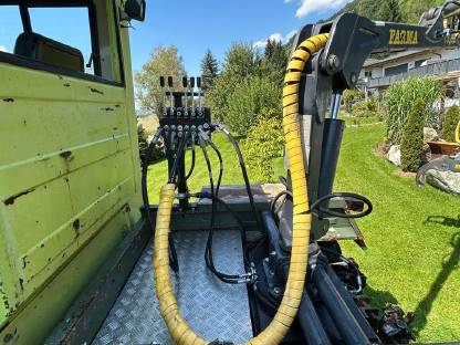 Bild 8:MB Trac 700 mit Forstkran