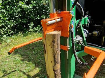 Bild 8:POSCH 20 t Holzspalter M6230MR