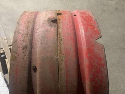 Bild 9:Felgen Distanzringe Traktor 12,4R36