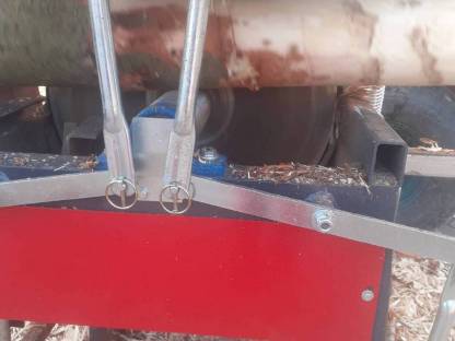 Bild 4:Frisch geschälte Holzpflöcke