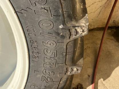 Bild 3:Pflegebereifung BKT Agri Max