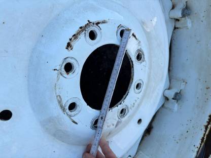 Bild 8:Pflegebereifung New Holland TL70