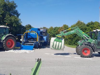 Bild 9:Maisballenpressen