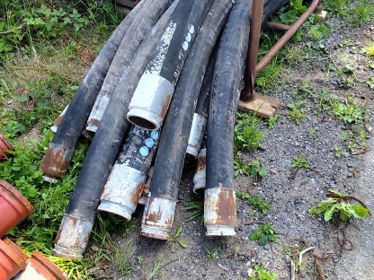 Bild 2:Verkaufe Eisenrohre, Schläuche samt Zubehör