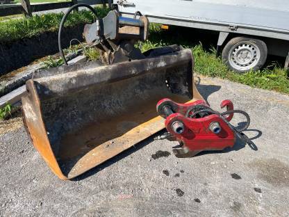 Bild 2:Takeuchi TB145 TB250 hydr. Böschungslöffel Martin