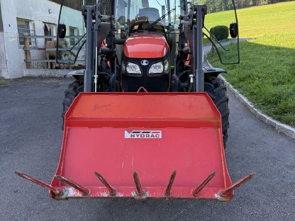 Bild 8:Traktor Kubota 6040
