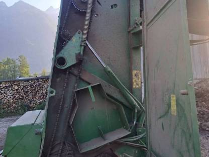 Ich verkaufe John Deere 550 Rundballenpresse