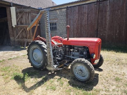 Bild 3:Massey Ferguson 35X Traktor