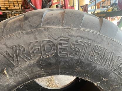 Bild 2:Reifen Vredestein 710/40 R 22,5