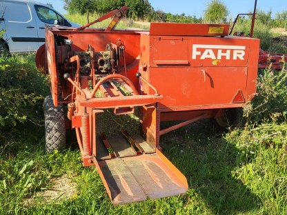 Bild 2:Kleinballenpresse FAHR-KÖLA Rivale 20