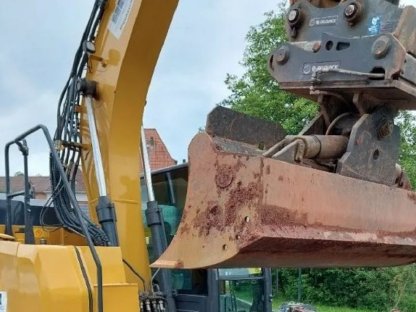 Oil Quick OQ70/55 mit Böschungslöffel und Tieflöffel