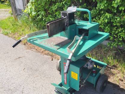 Bild 2:Binderberger Kurzholzspalter H7