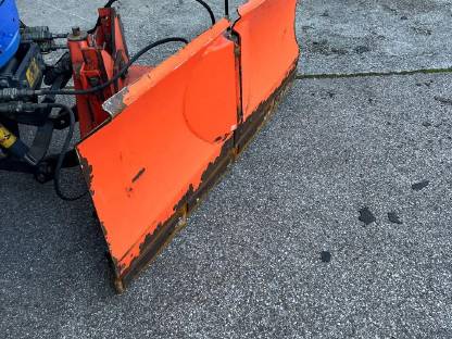 Bild 7:Schneepflug für Iseki Kubota Variopflug