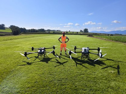 Bild 2:Drohnenservice für Landwirte