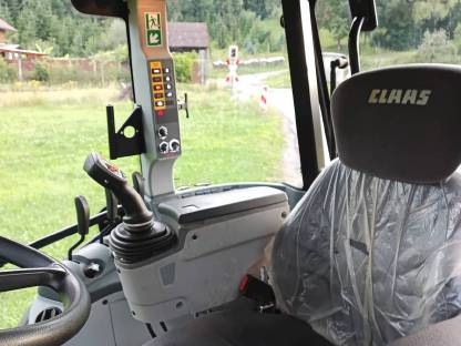 Bild 7:Claas Arion 420