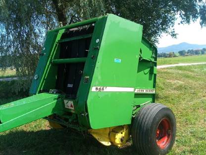 Rundballenpresse John Deere 545