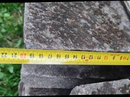 Bild 4:Natursteinplatten ca. 25 x 20 cm