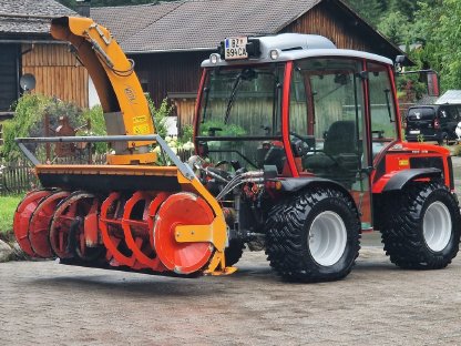 Antonio Carraro TTR 9400 ERGIT-T1 + Anbauschneefräse WESTA
