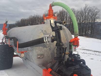 Bild 2:Neu revisionierter Gülleanhänger mit Triebachse