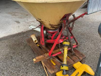 Bild 2:Vicon Düngerstreuer/Salzstreuer