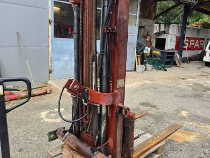 Bild 2:Heckstapler Nissan