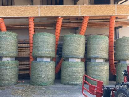 Bild 2:Heuballen 2. und 3. Schnitt