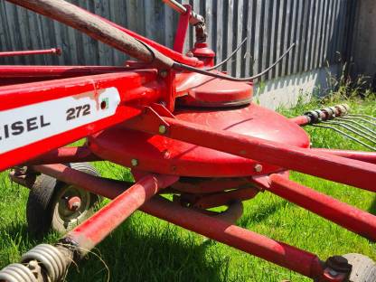 Bild 7:Pöttinger Schwadkreisel 272