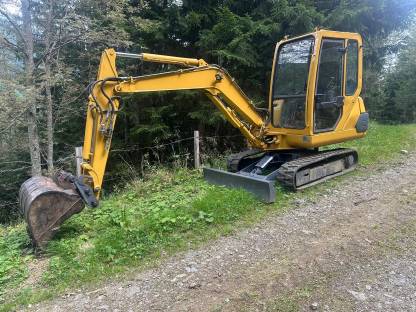 Bild 2:Bagger Komatsu PC30-7