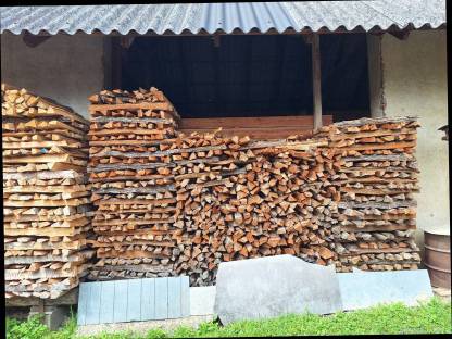 Trockenes Eichenbrennholz
