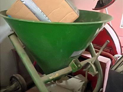 Bild 6:Landwirtschaftliche Geräte