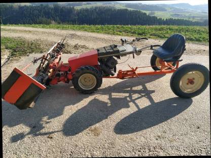 Bild 2:Eingrasmäher Bucher 550