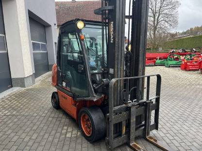 Bild 3:Stapler Nissan 32