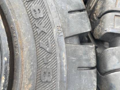 Bild 6:Staplerräder 180/70-8 Rim 4,33-8 (18x7-8) Solideal und Conti
