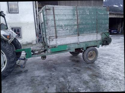 Mit funktionierendem Kratzboden