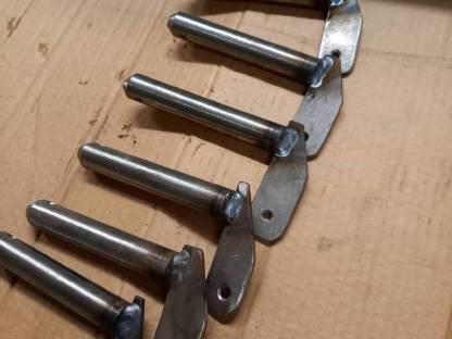 Bild 2:Rohlinge Nachbau Oberlenker Bolzen D 30