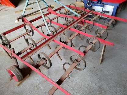 Bild 3:Federzinkengrubber Grubber Kultivator