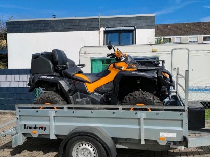 Bild 2:Can-Am Outlander Quad mit Kippanhänger