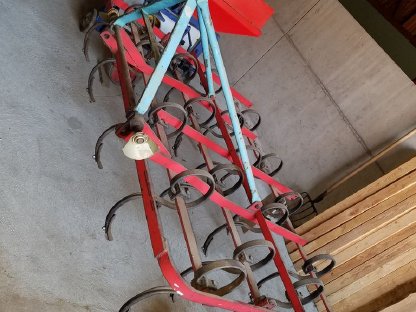 Bild 2:Federzinkengrubber Grubber Kultivator