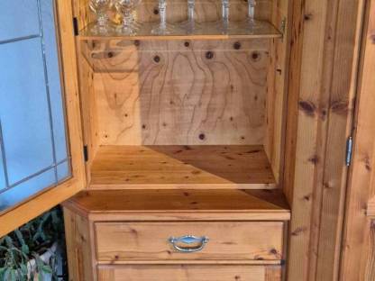 Bild 3:Bauernschrank