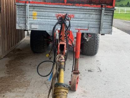 Bild 3:Lochmann Miststreuer